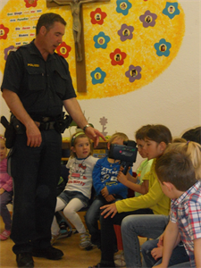 Polizeibesuch im Kindergarten 2013 [002].JPG