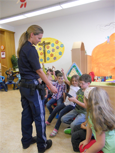 Polizeibesuch im Kindergarten 2013 [003].JPG