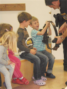 Polizeibesuch im Kindergarten 2013 [007].JPG